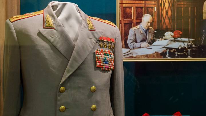 Китель Георгия Жукова образца 1954 года / Фото: Сергей Гунеев / РИА Новости Китель Георгия Жукова образца 1954 года / Фото: Сергей Гунеев / РИА Новости