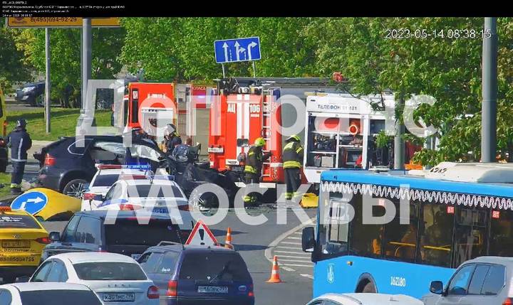 Автомобиль наехал на препятствие на Варшавском шоссе