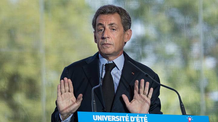 Как Саркози на цепь сажали 