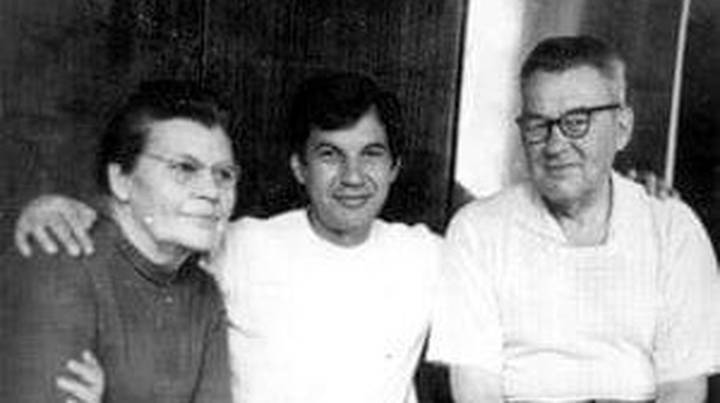 «Отец работал волшебником»: актеру Георгию Буркову исполнилось бы 90 лет