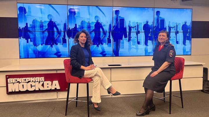 Справа заместитель начальника 4 отдела УОДУУПиПДН ГУ МВД России по городу Тамара Королева