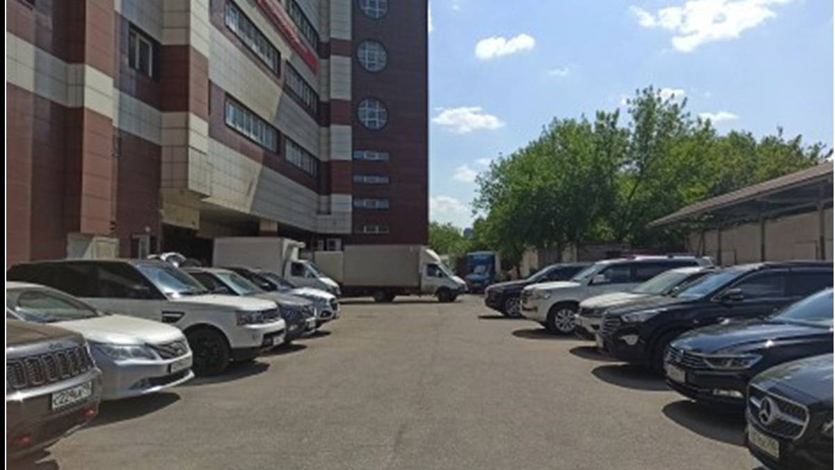 Парковка на 40 машино-мест появилась в Покровском-Стрешневе на месте незаконной автостоянки