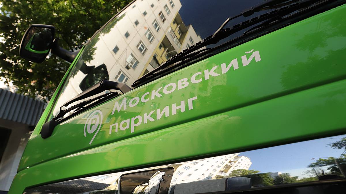 Более 300 автомобилей BMW без номеров эвакуировали в Москве с начала года