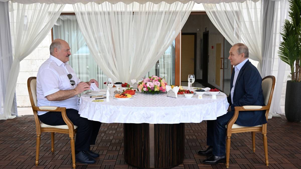 Путин и Лукашенко начали встречу в неформальной обстановке в Москве