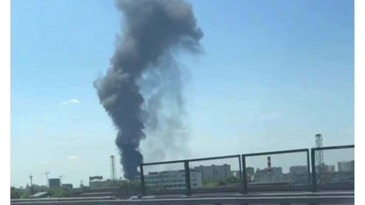 Появилось видео пожара на территории Центрального ремонтно-механического завода в Кузьминках