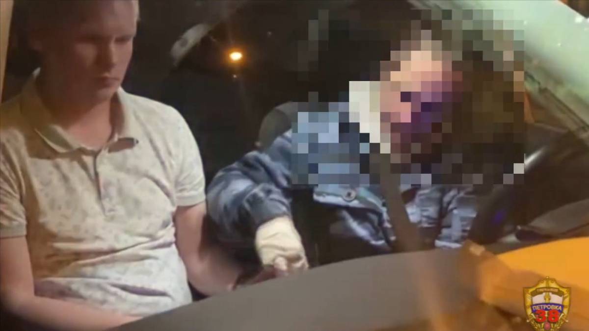 Появилось видео задержания пассажира такси с крупной партией гашиша на юго-востоке Москвы