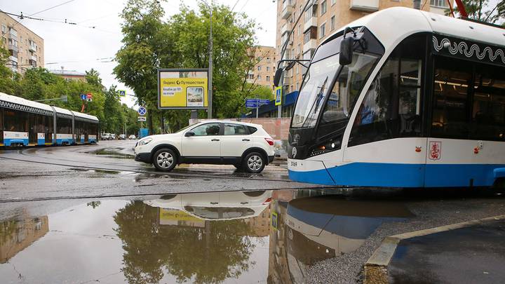Ряд трамвайных маршрутов задерживается на Русаковской улице Ряд трамвайных маршрутов задерживается на Русаковской улице
