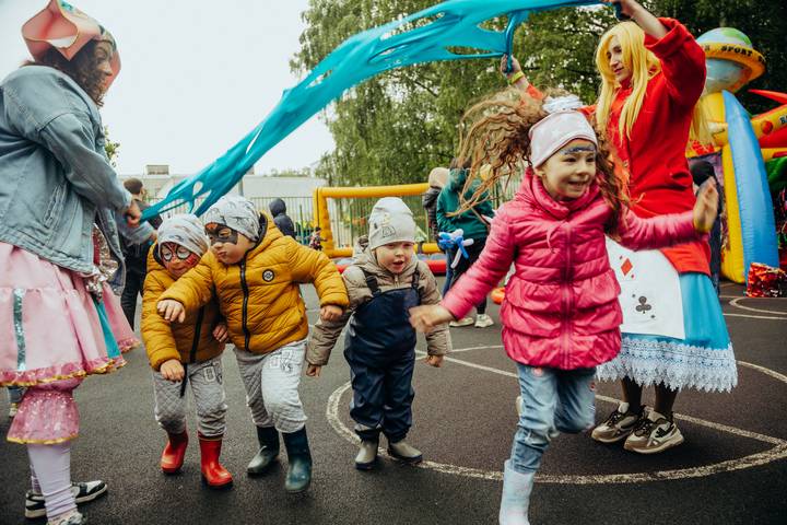 В особом семейном центре прошел инклюзивный праздник для детей с ограничениями здоровья и их родителей