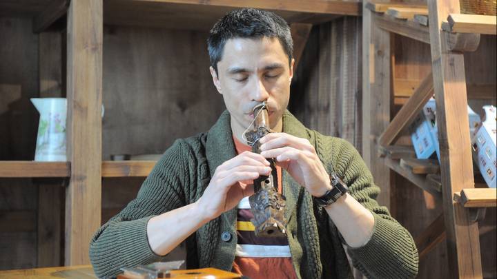 «Сыграть ноктюрн на газовой горелке»: композитор Булат Гафаров — о музыке, гастролях и зрителях