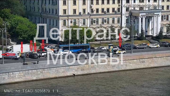 ДТП с участием нескольких автомобилей произошло на Котельнической набережной