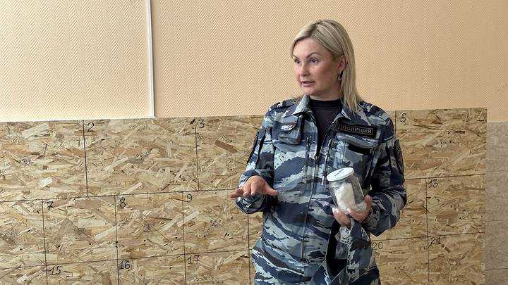 Майор полиции Вера Бунина, начальник отделения по разведению и выращиванию щенков / Фото: Вечерняя Москва Майор полиции Вера Бунина, начальник отделения по разведению и выращиванию щенков / Фото: Вечерняя Москва