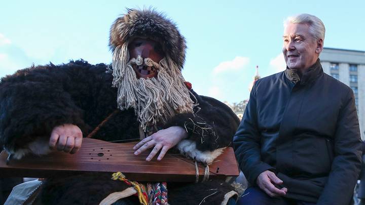 На Манежной площади во время гастрономического фестиваля «Московская Масленица», 2020 год / Фото: Сергей Бобылев / ТАСС