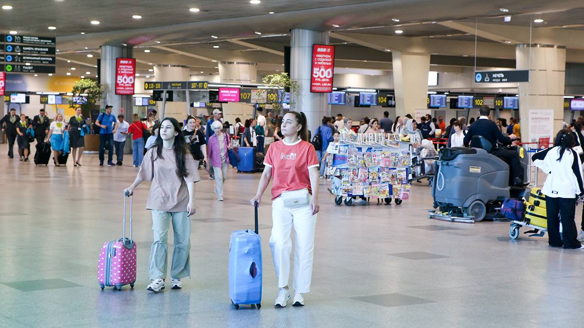 Минтранс РФ предупредил о возможном запрете на встречи и проводы в аэропортах