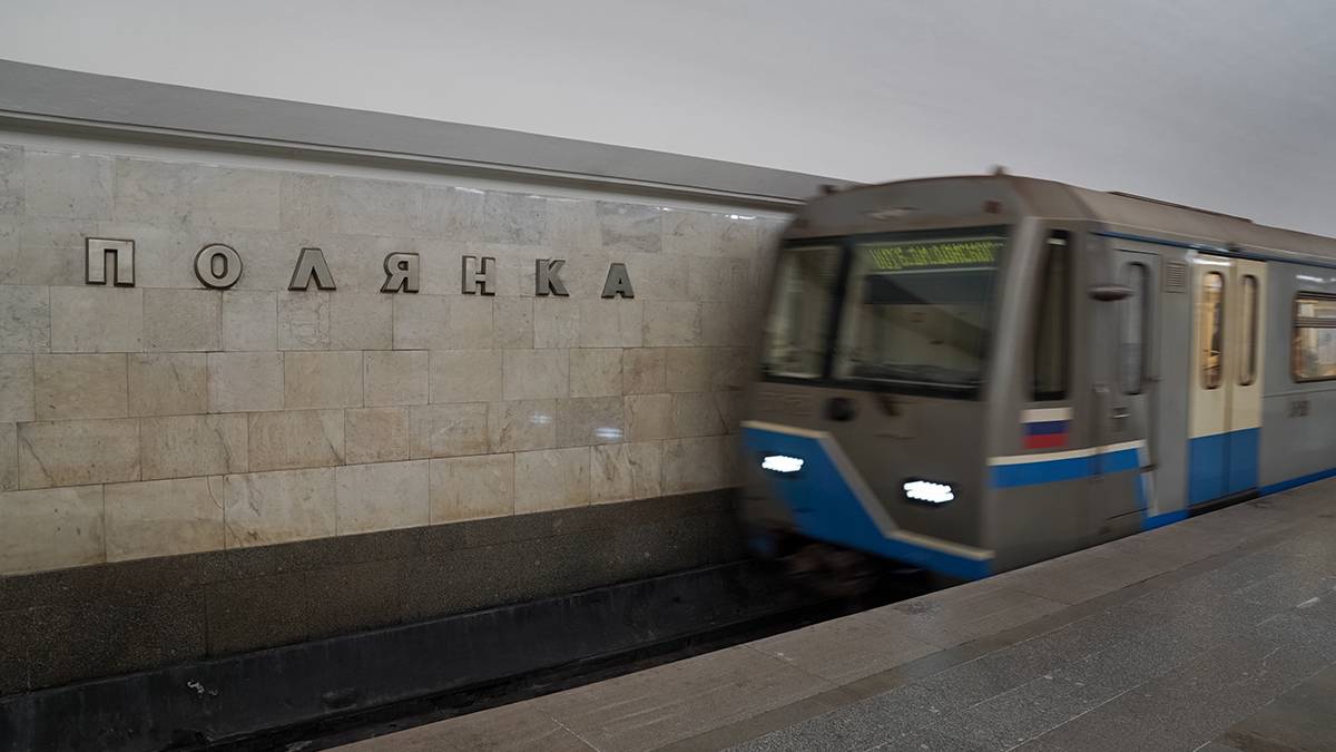 Человек упал на пути на Серпуховско-Тимирязевской линии метро Москвы