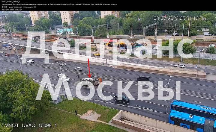 Грузовик опрокинулся на юго-востоке Москвы