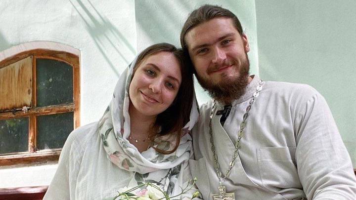 Семья и одна маленькая церквушка