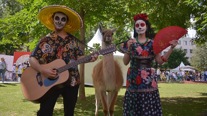 Фестиваль культуры стран Латинской Америки и Карибского бассейна в саду «Эрмитаж» / Фото: Анна Малакмадзе / Вечерняя Москва