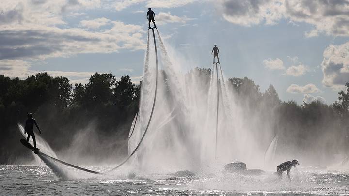 Фестиваль экстремальных видов спорта «Гидрофлай фест — 2023» / Фото: Сергей Шахиджанян / Вечерняя Москва