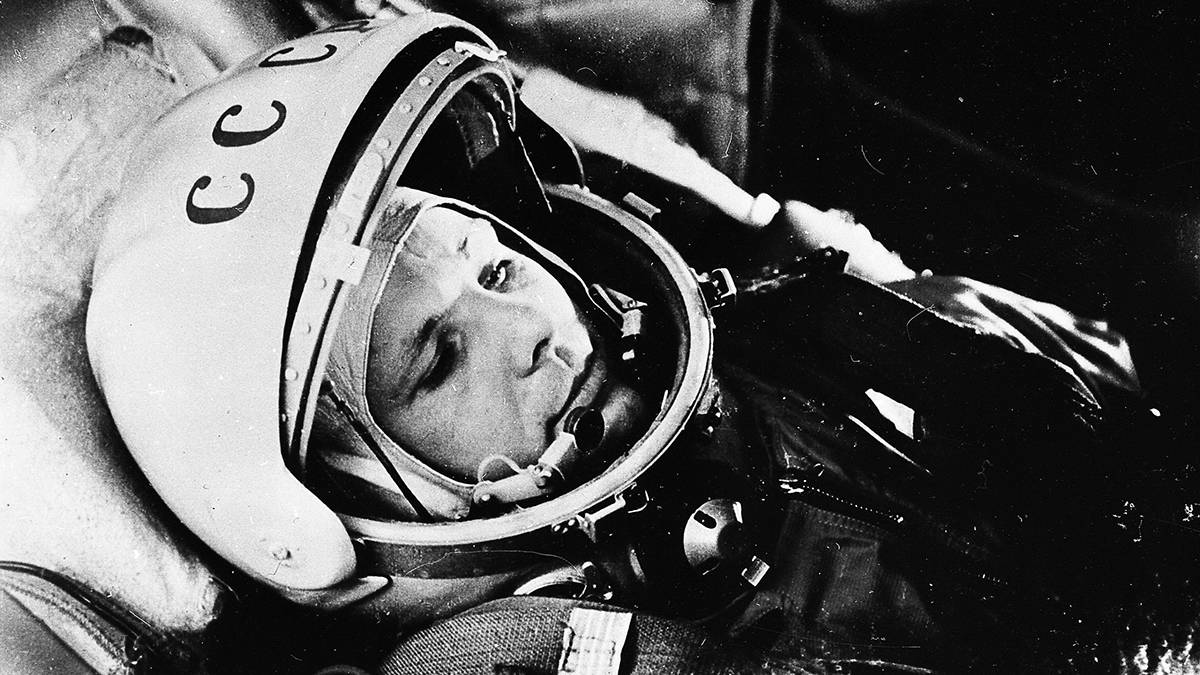 Крупицы Луны и автограф Гагарина: что можно купить ко Дню космонавтики