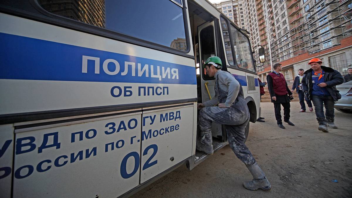 МВД отозвало гражданство у тысячи натурализованных мигрантов в РФ