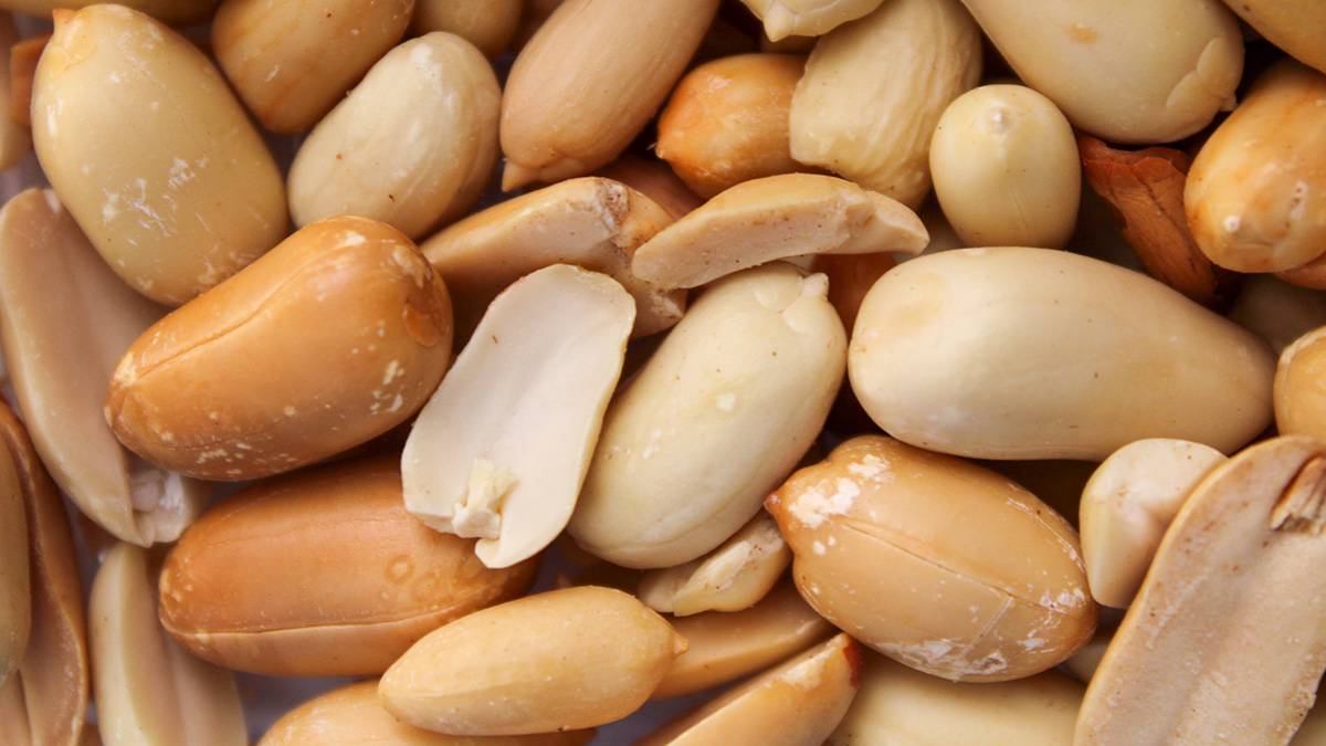 Диетолог Цуканова назвала полезную для взрослых и детей дозу арахиса в день