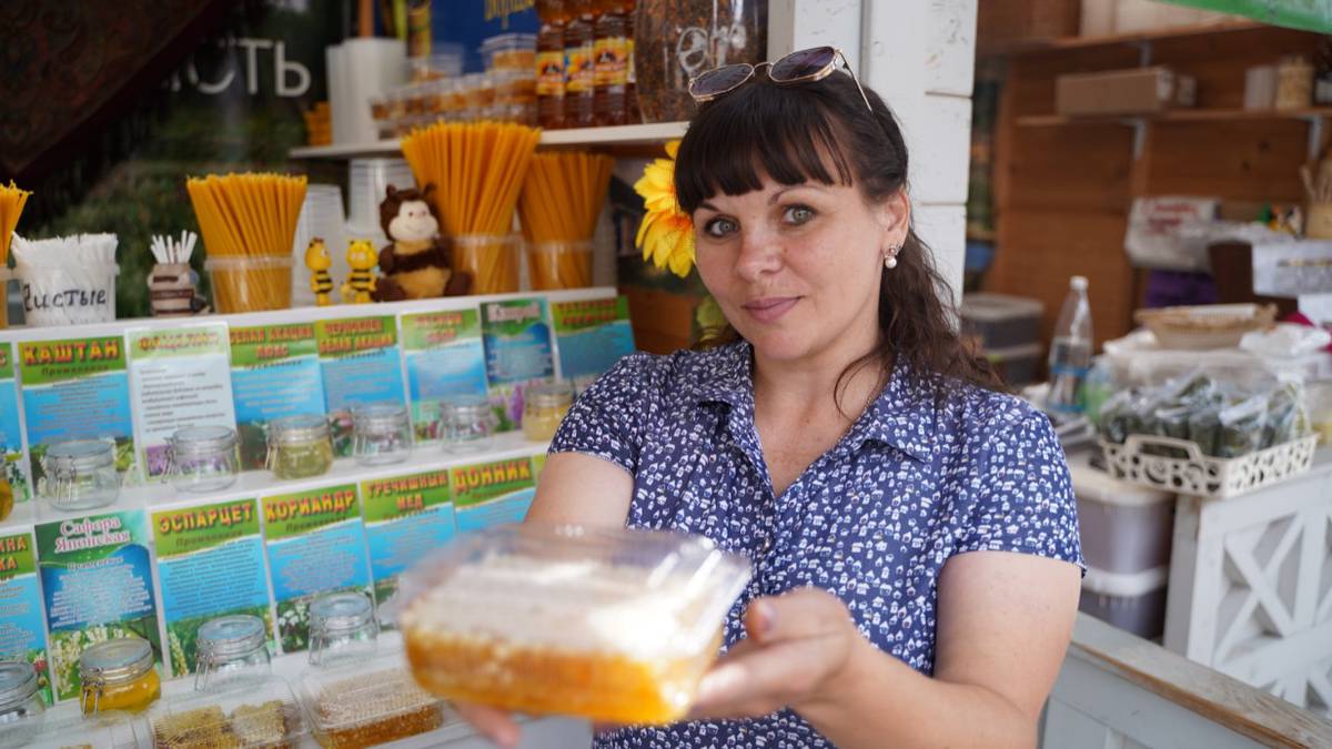 В «Коломенском» открылась Всероссийская ярмарка меда