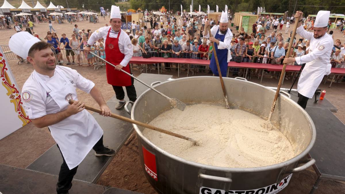 Каша с государева стола: фестиваль «Русское поле» накормит москвичей по-царски