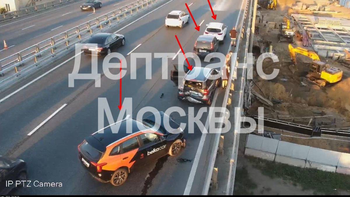 ДТП с участием нескольких автомобилей произошло на Звенигородской эстакаде