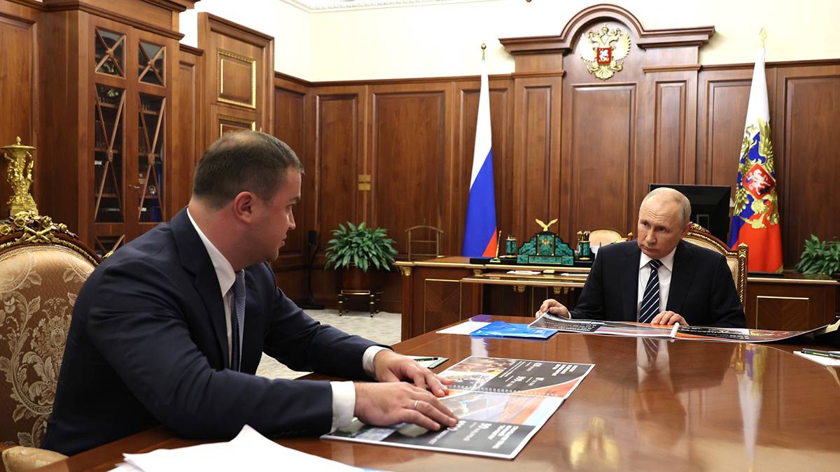 Путин провел рабочую встречу с врио главы Омской области Хоценко