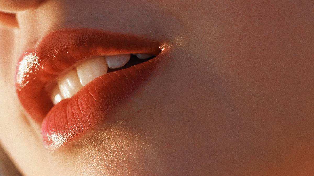 Визажист Пилипенко рассказала, как сделать губы объемными при помощи макияжа 
