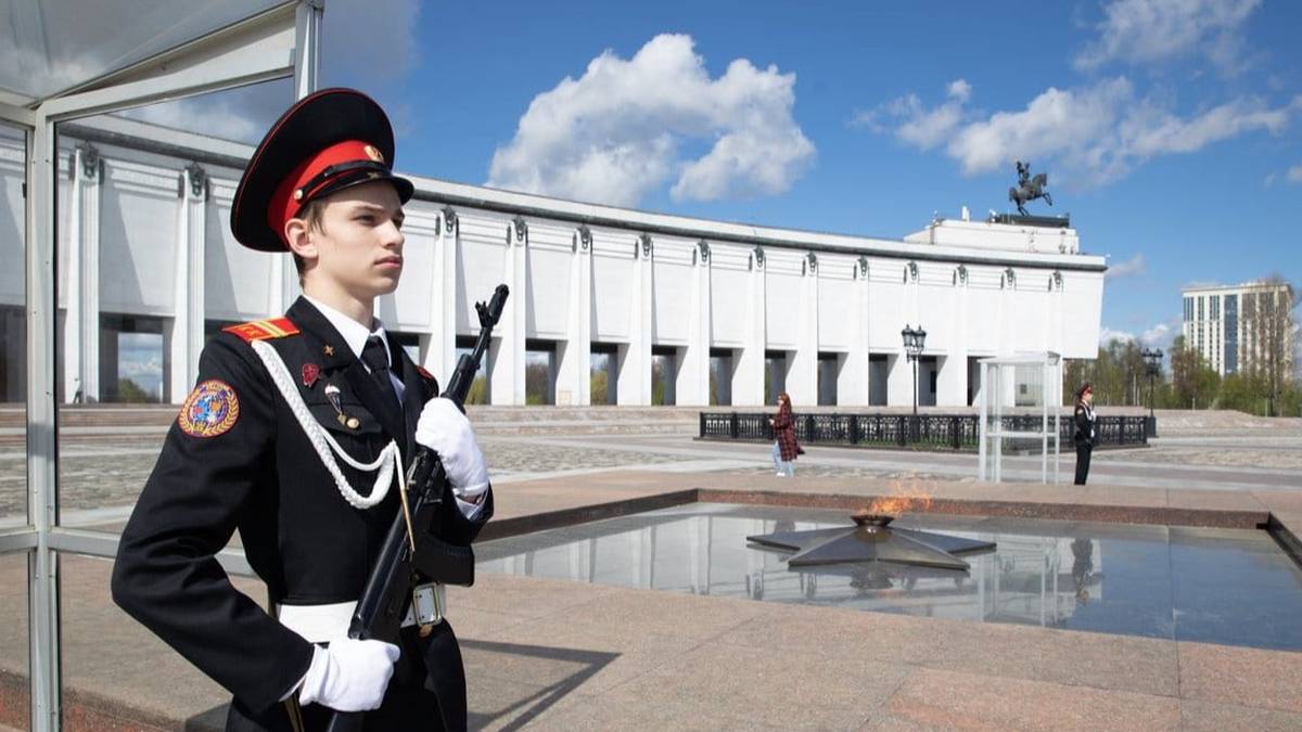 В новом учебном году московские кадеты будут нести вахту у Вечного огня около Музея Победы