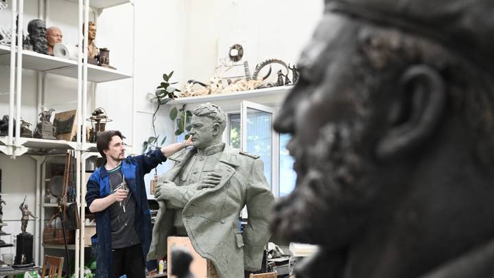 Отсечь все лишнее: какие проекты украсят столицу, Донецк и Луганск