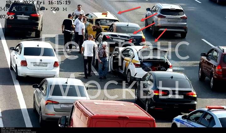 Четыре автомобиля столкнулись на седьмом километре МКАД