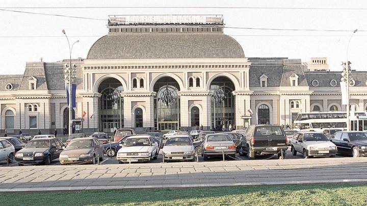 Было: площадь превратилась из привокзальной парковки в благоустроенное общественное пространство