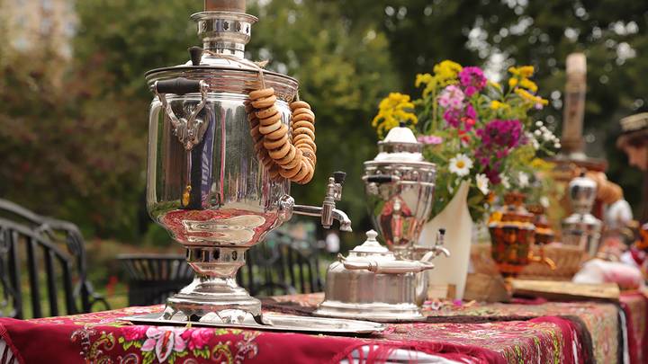 Фестиваль «Самоварфест» в саду «Эрмитаж» / Фото: Анатолий Цымбалюк / Вечерняя Москва