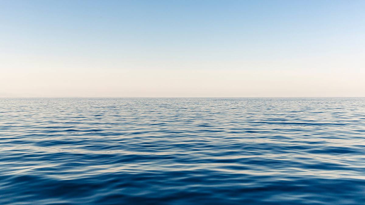 В Каспийском море затонуло маломерное судно с пассажирами