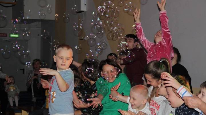 Специалисты столичной соцзащиты рассказали, как правильно организовать праздник для детей с особенностями здоровья
