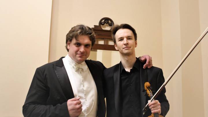 Константин Чудовский: Дирижерская палочка мешает выражать эмоции