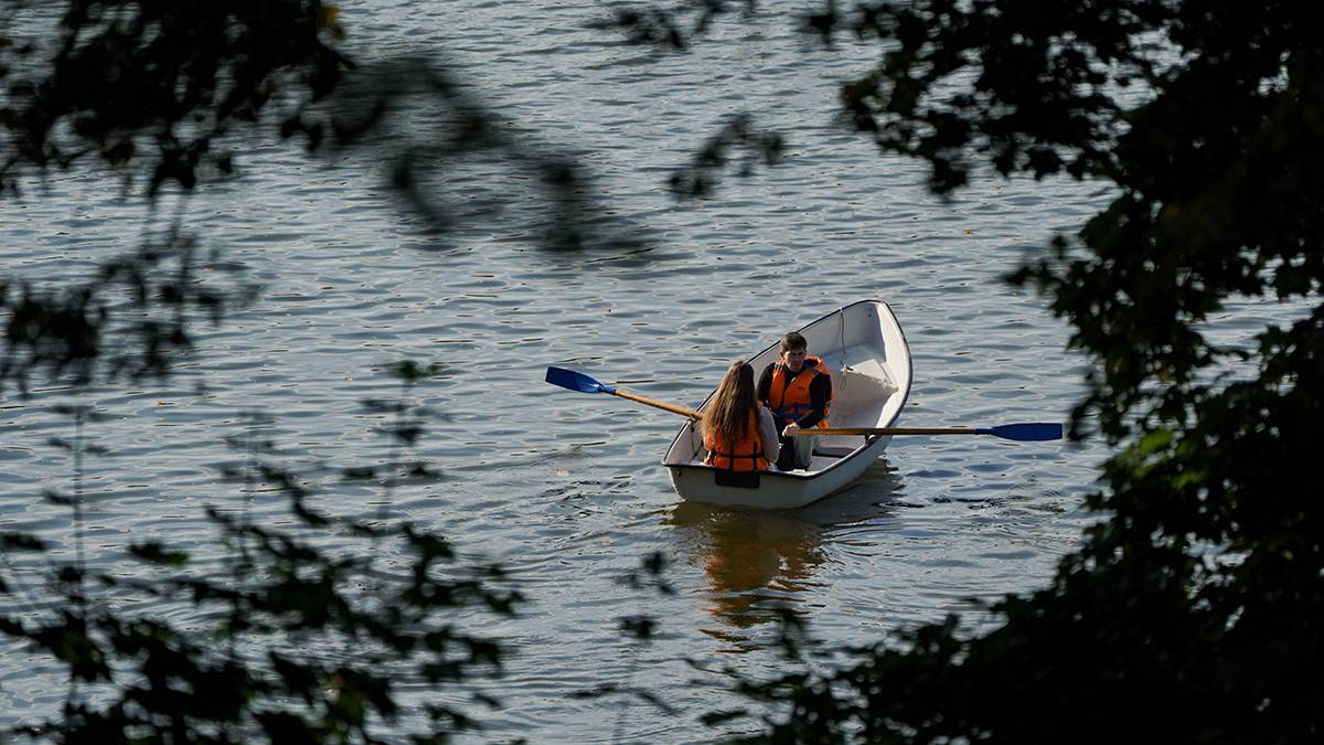МЧС: Девочка вплавь спаслась с брошенной в Финском заливе надувной лодки