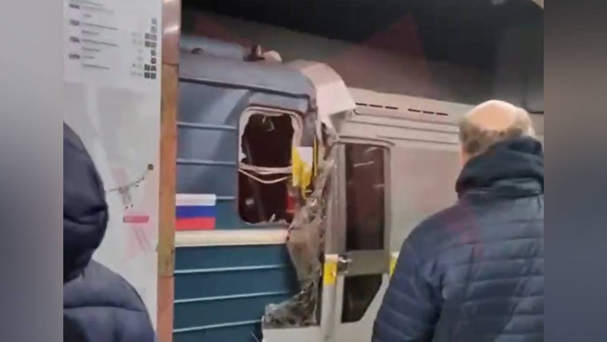 Столкновение поездов в московском метро попало на видео