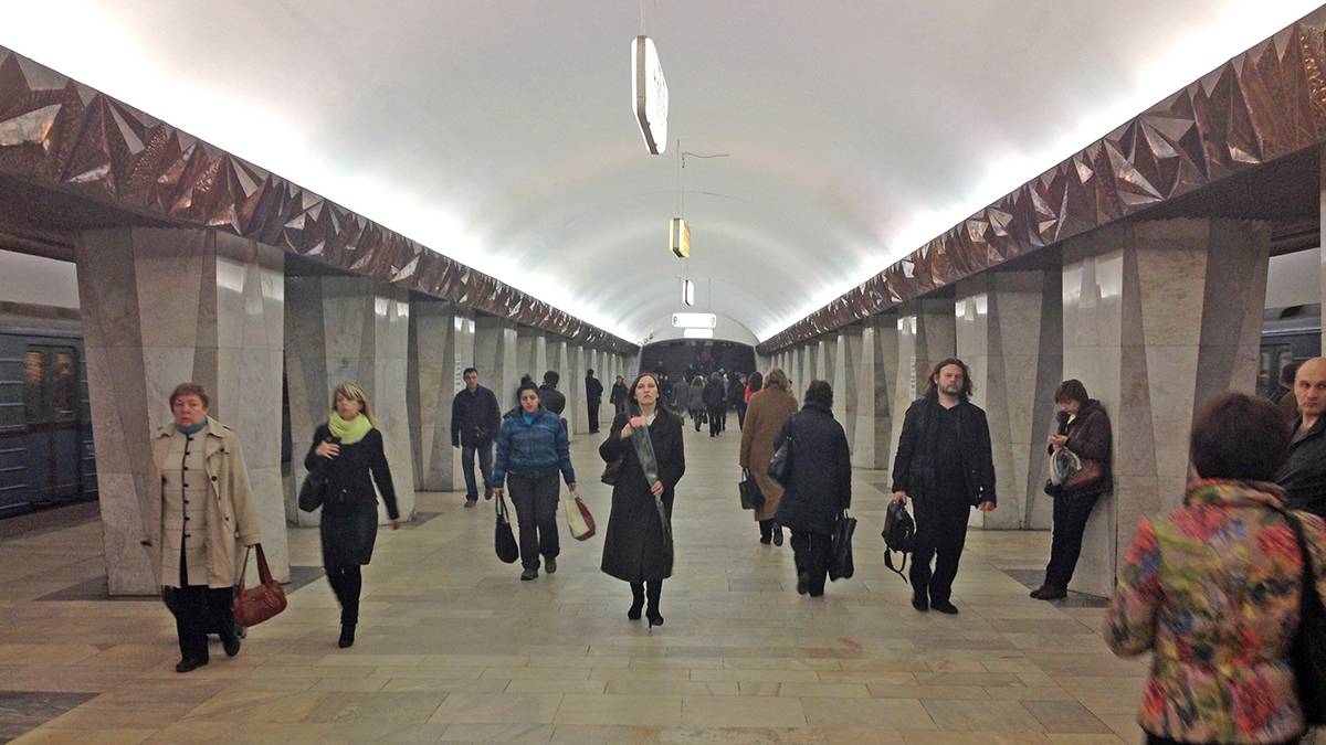 «112»: Еще одну девушку укололи в метро в Москве