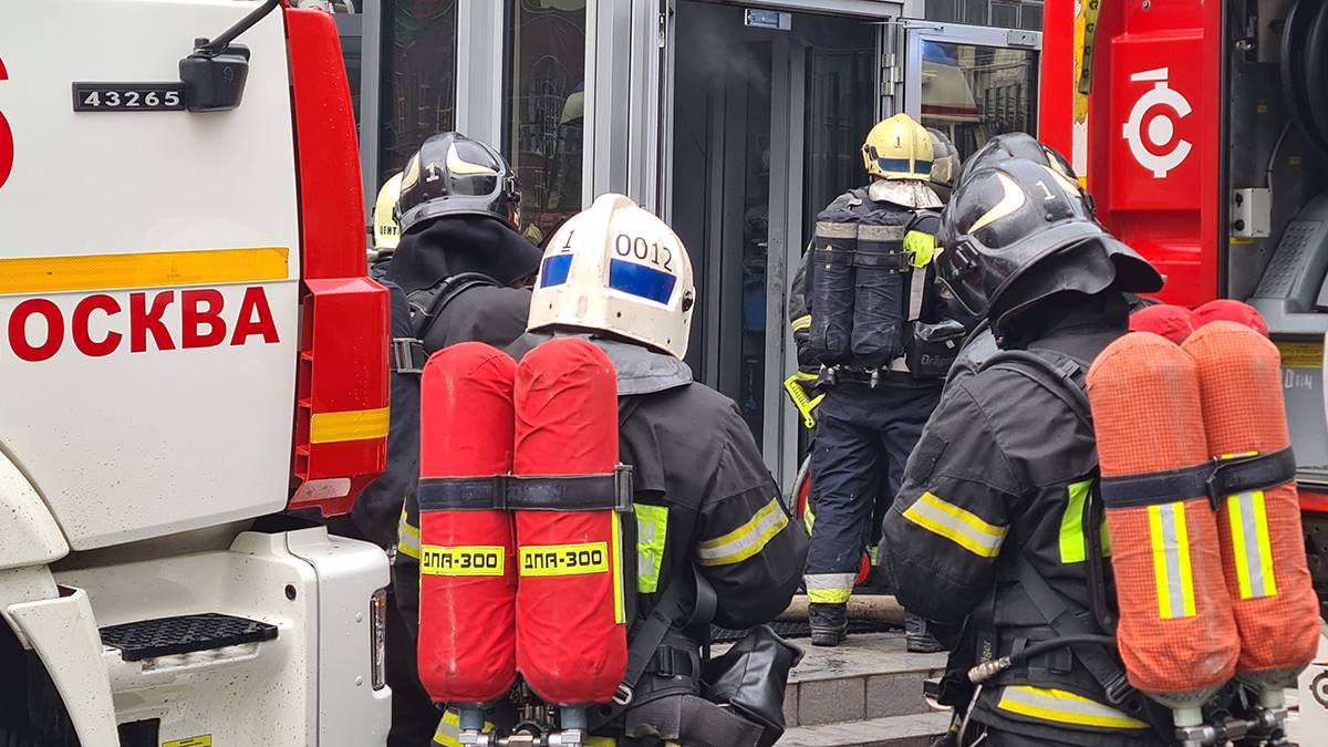 Пожар в магазине вейпов и кальянов в центре Москвы ликвидирован