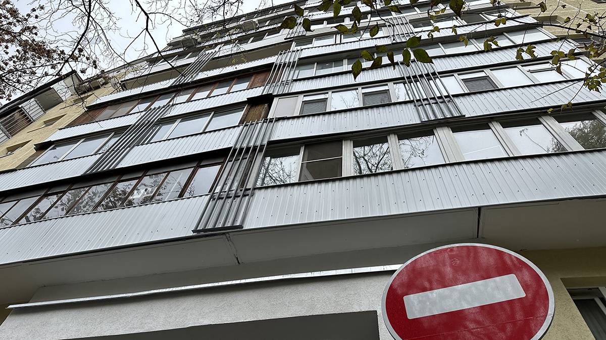 СМИ: Москвичка заперлась в квартире с ребенком и хотела покончить с собой