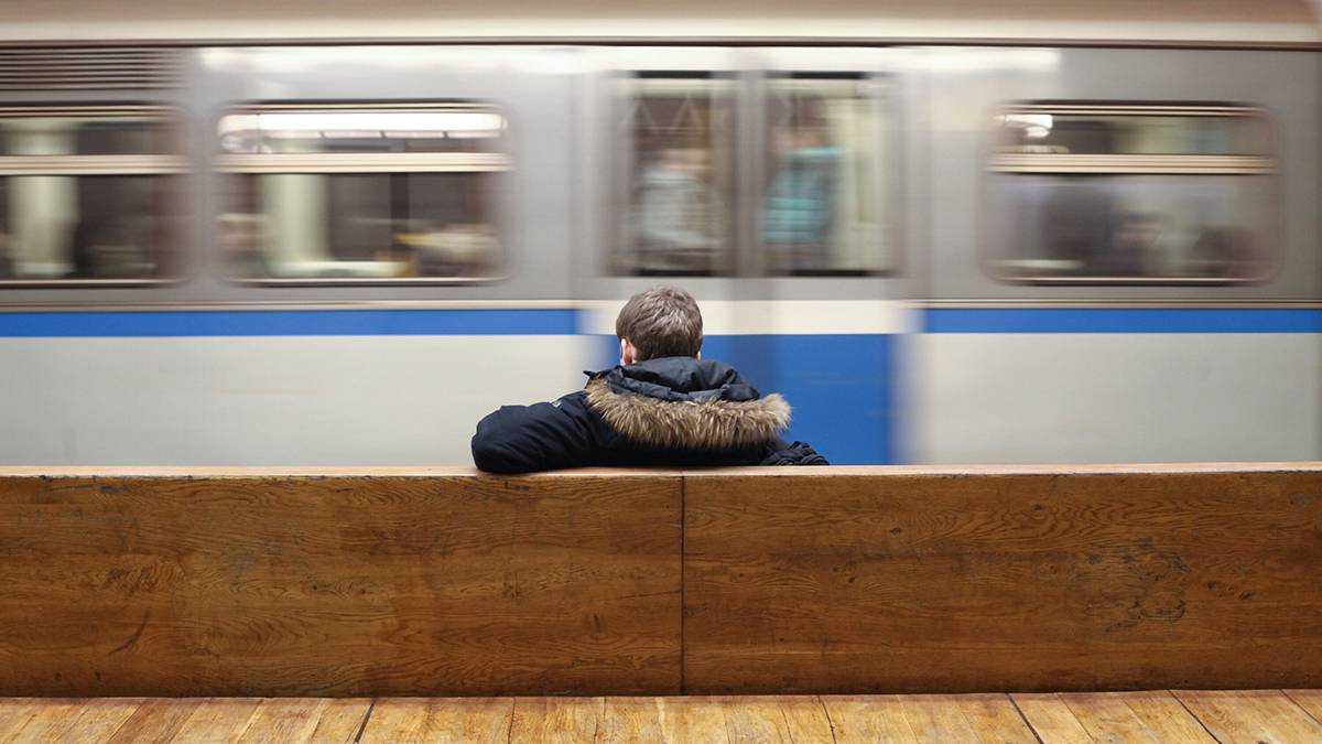 Интервалы поездов на синей ветке метро увеличили из-за отключения напряжения
