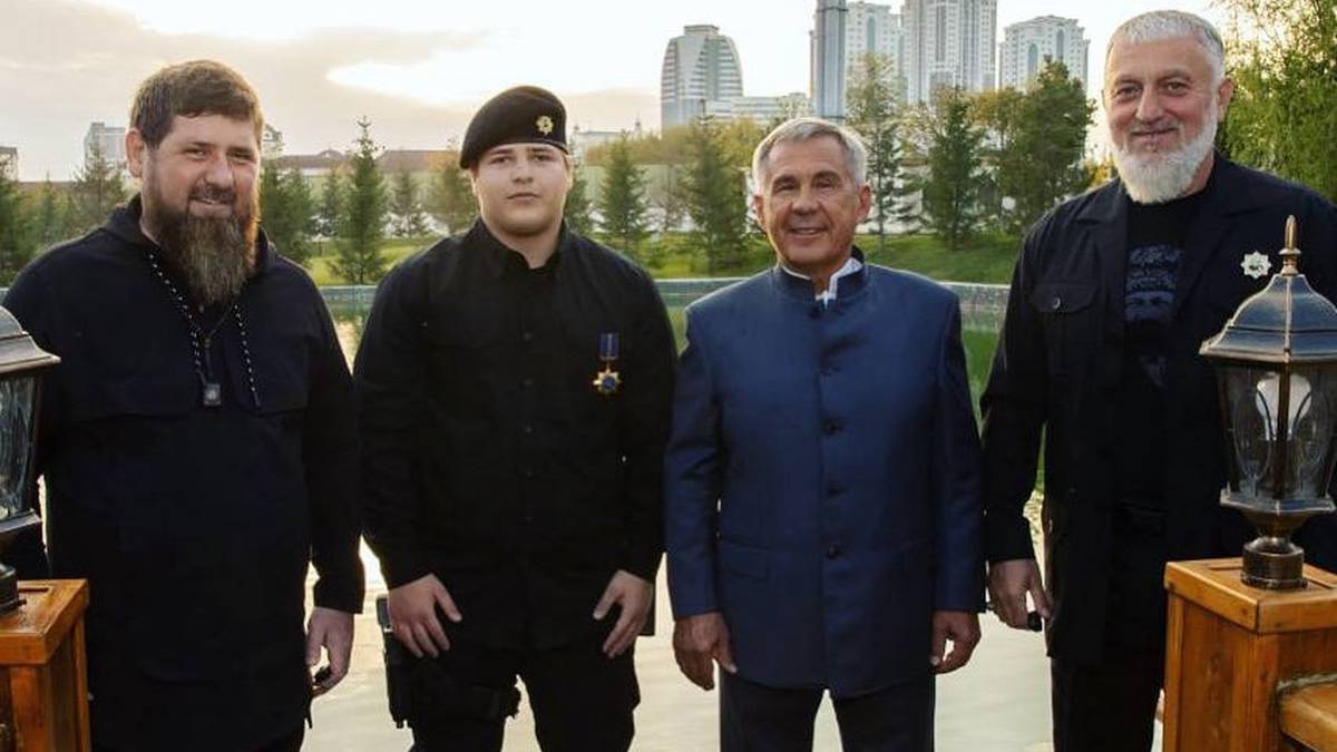 Президент Татарстана наградил 15-летнего сына Кадырова орденом «Дуслык»