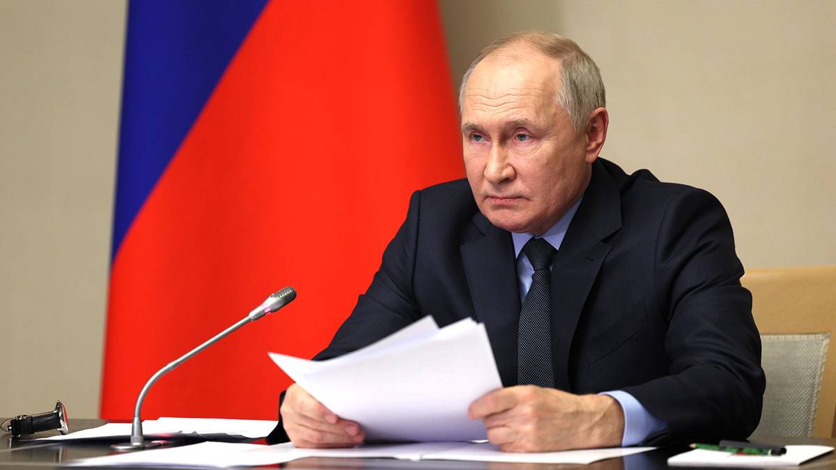 Путин провел первое после кадровых перестановок совещание с Совбезом РФ 