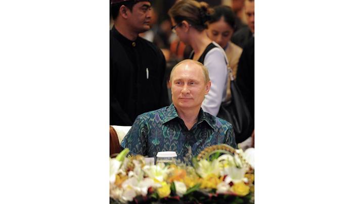 Трактор и крокодил с любовью: чем запомнились дни рождения Владимира Путина