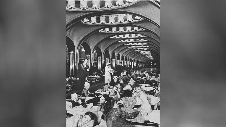 На станции «Маяковская» во время воздушной тревоги, 1941 год