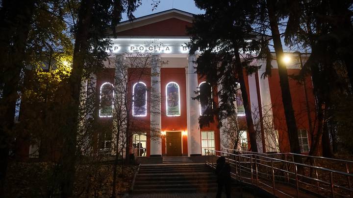 Город — главный герой спектакля
