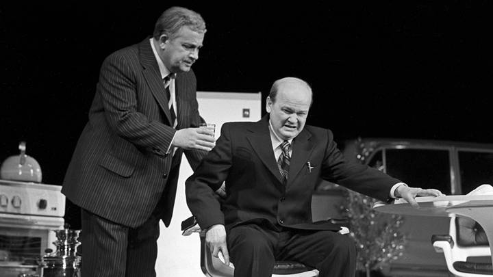 Спектакль «Пена» на сцене Московского театра сатиры. Виктор Байков в роли Кочевряжнева (справа). 1976 год / Михаил Строков / Фотохроника ТАСС Спектакль «Пена» на сцене Московского театра сатиры. Виктор Байков в роли Кочевряжнева (справа). 1976 год / Михаил Строков / Фотохроника ТАСС